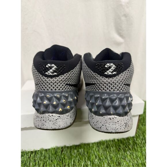 Size 13‎ - Nike Kyrie 1 All Star Clean GREAT Tread grey main image 7